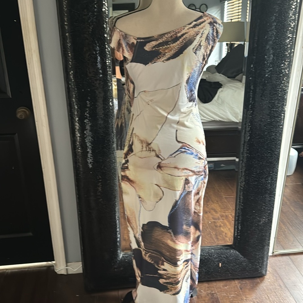 Asymmetrical printed off the shoulder slim long dress, beautiful!! - Picture 2 of 4